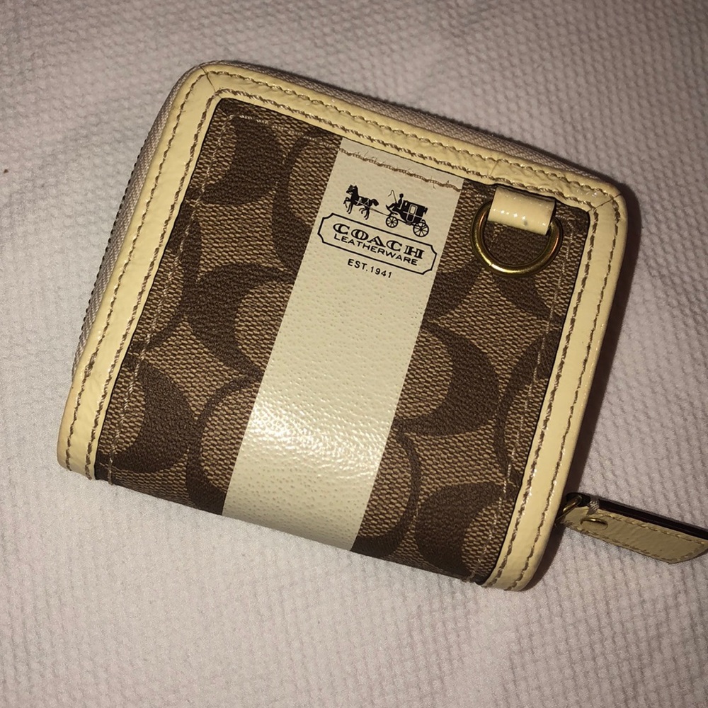 Coach Wallet - White (very gently used)